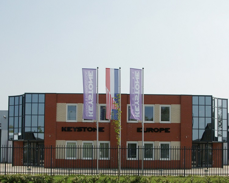cilindrische_vlaggenmast_met_vaste_banieruithouder.jpg