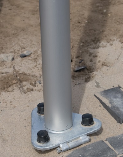 baniermast met vaste uithouder kantelvoet