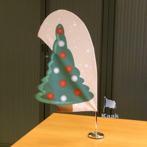 kerstboom tafel beachvlaggen